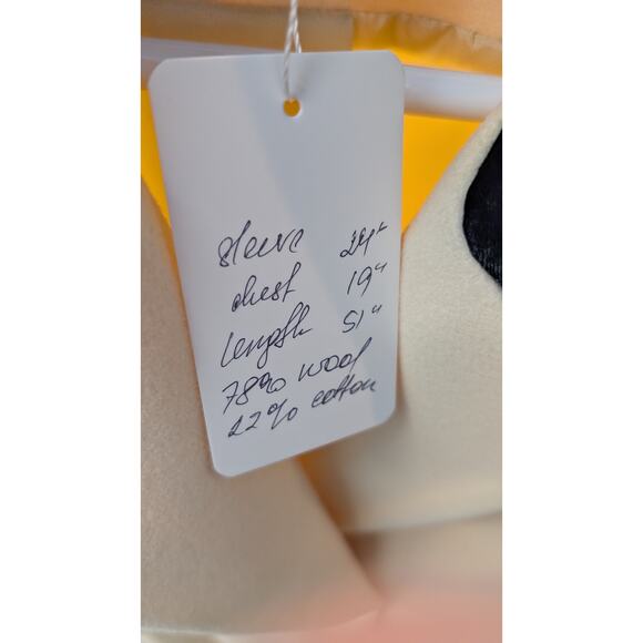 Elegant Cream Wool Coat with Black  Velvet Collar - Size M - Picture 9 of 9